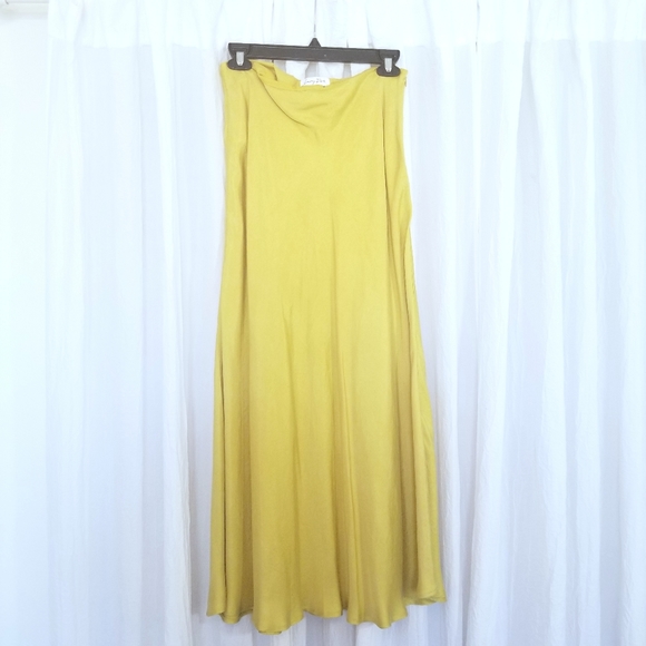 𝑆𝑡𝑎𝑟𝑙𝑜𝑤 𝑀𝑢𝑠𝑡𝑎𝑟𝑑 𝐶ℎ𝑎𝑟𝑡𝑟𝑢𝑒𝑠𝑒 𝑌𝑒𝑙𝑙𝑜𝑤 𝑆𝑘𝑖𝑟𝑡 - Picture 5 of 5